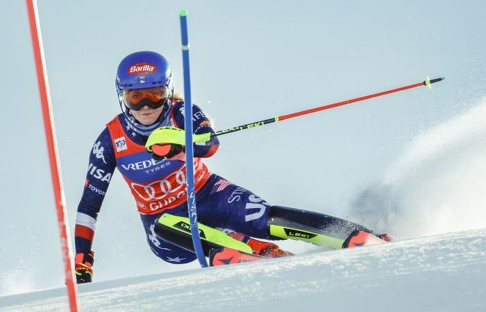 Mikaela Shiffrin s’est écrasée lors du slalom géant féminin alors qu’elle était en quête d’une 100e victoire en Coupe du monde