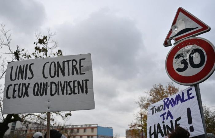 un an après, gauche et ultra-droite manifestaient à distance à Romans-sur-Isère