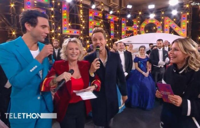 Cyril Féraud teases a staggering Sophie Davant during the “Téléthon”