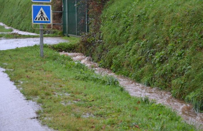 des agriculteurs coupables d’avoir bloqué un fossé