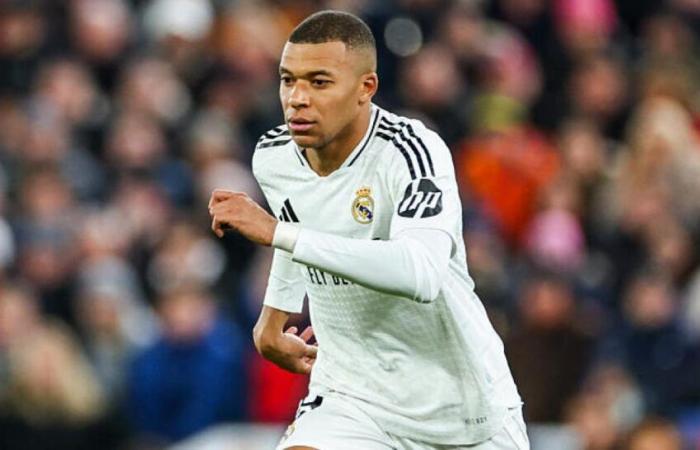 Carlo prêt à mettre définitivement Kylian Mbappé sur l’aile gauche ?