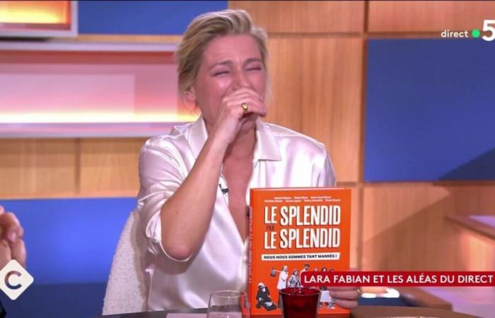 petit accident vestimentaire pour Lara Fabian… Anne-Elisabeth Lemoine éclate de rire