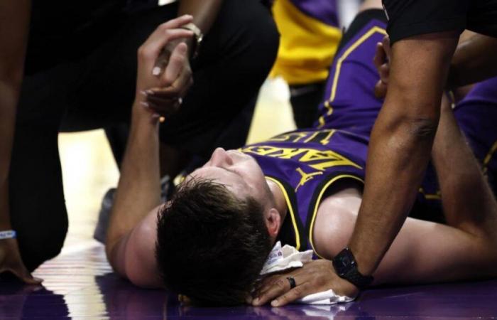 Austin Reaves des Lakers subit une chute effrayante contre Thunder, mais revient au jeu après un passage dans les vestiaires