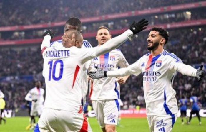 Lyon rugit grâce au triplé de Lacazette