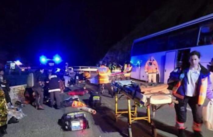 au moins deux personnes sont mortes dans un accident de bus