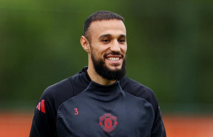 Son début de saison à Manchester United, ses objectifs, son nouveau manager, Noussair Mazraoui, dit tout !