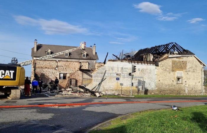 une voiture percute un immeuble sur la route de Tarbes à Lée et provoque un incendie, un mort