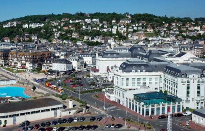 Treize blessés après l’effondrement d’un char allégorique sur un marché de Noël : Actualités