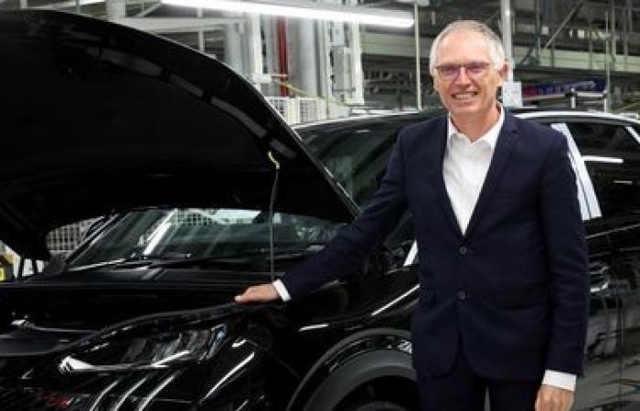 Le groupe automobile Stellantis annonce la démission « avec effet immédiat » de son patron emblématique Carlos Tavares