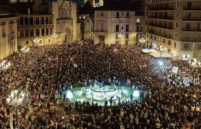 à Valence, plus de 100 mille personnes crient leur colère après les inondations