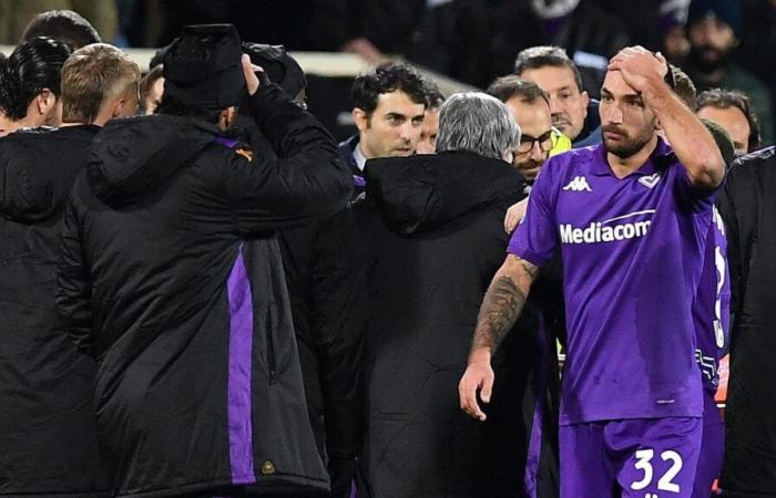 Bove s’effondre lors de Fiorentina-Inter. Il est conscient. Match suspendu et reporté