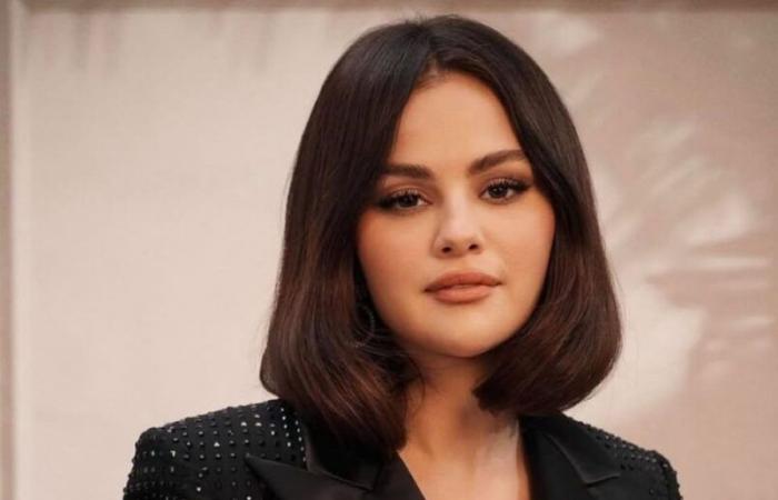 Selena Gomez explique pourquoi elle est « plus que fière » d’être avec Benny Blanco