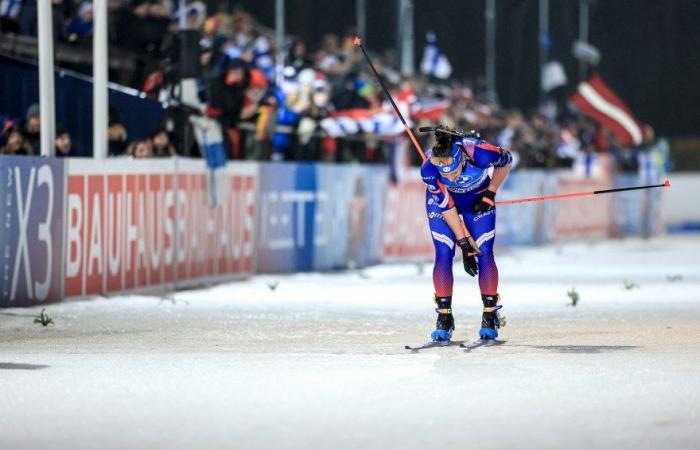 Biathlon | Julia Simon fait le point sur son mollet gauche après le relais Kontiolahti : « J’espère que ce n’est qu’une crampe » | Magazine Nordique