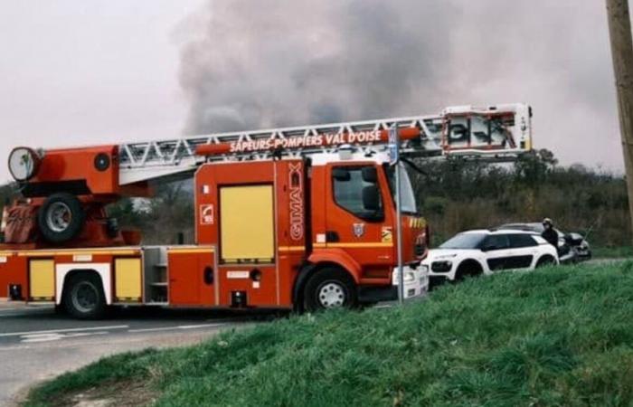 un important incendie se déclare dans l’ancien centre équestre