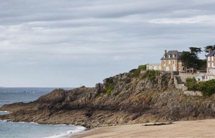 voici son refuge au bord de la mer