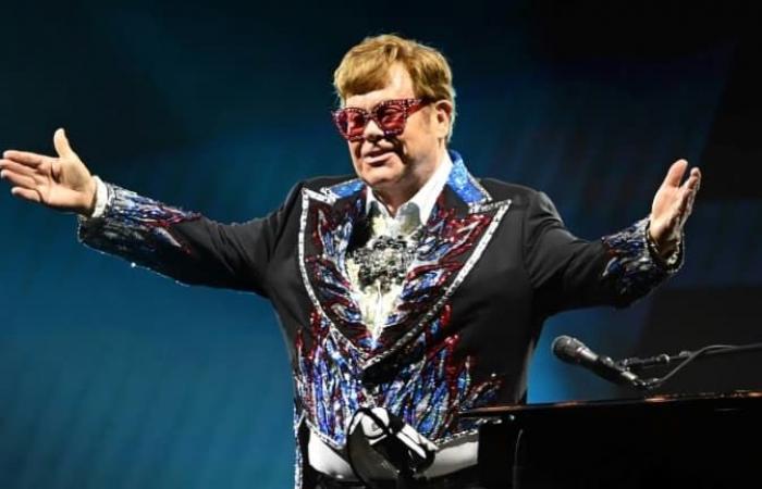 Elton John donne des nouvelles après son infection oculaire