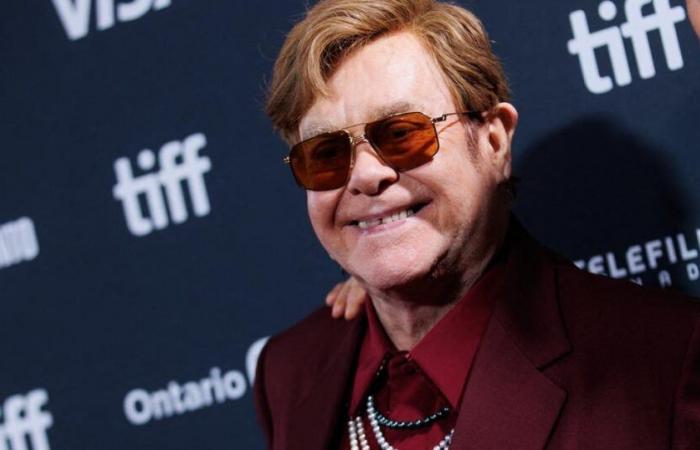 Elton John dit avoir perdu la vue après une « grave » infection oculaire