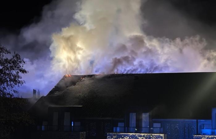 Un incendie majeur se déclare au restaurant Wagyu, face au « Sanglier des Ardennes » à Durbuy (photos)