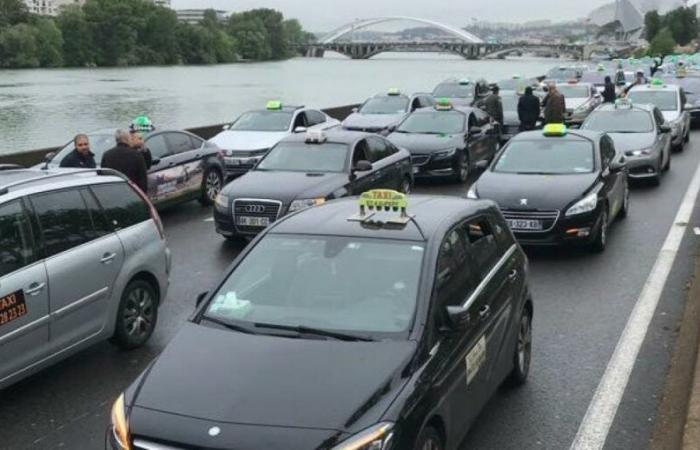 Manifestation massive contre les taxis, suivez les blocages/perturbations