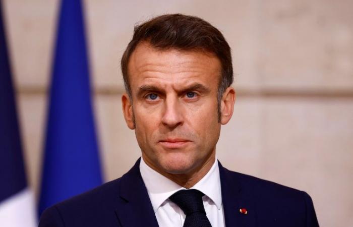 Macron entame une visite d’État en Arabie au milieu de la crise politique en France