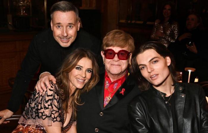 Elton John n’a pas pu assister à la première de sa nouvelle comédie musicale