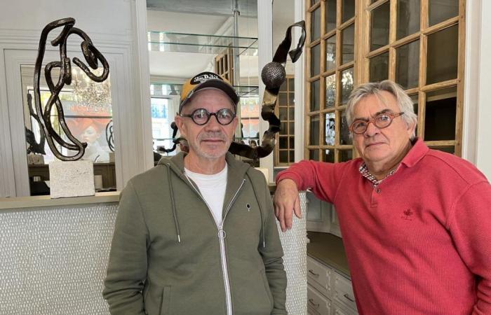 le sculpteur Jacky Cognolato installe ses œuvres dans un bureau devenu galerie éphémère