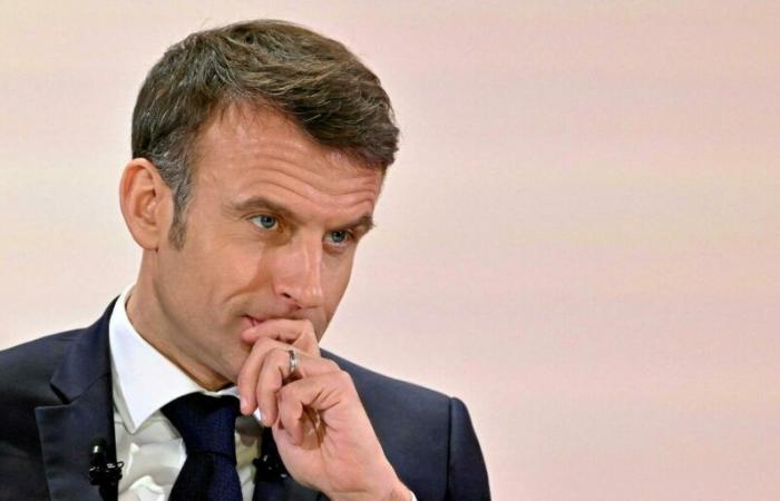 Et si Macron jouait encore sur sa jambe gauche ?