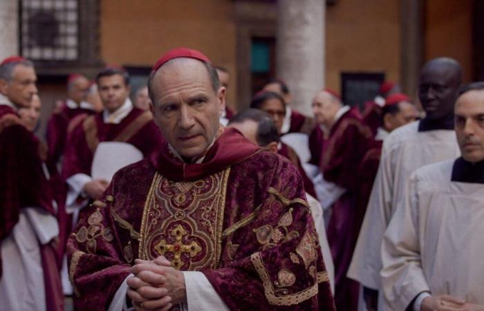 Ralph Fiennes dans un thriller sophistiqué au Vatican