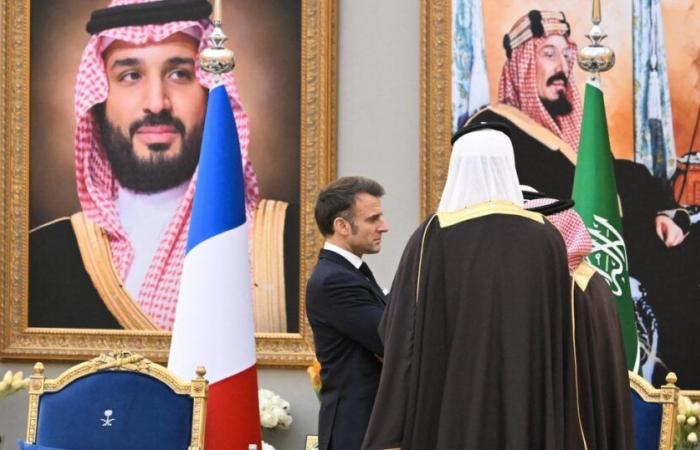 A Riyad, Emmanuel Macron veut réengager l’Arabie Saoudite au Liban