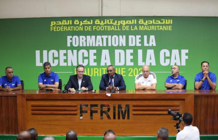 encadré par une équipe d’experts internationaux dirigée par M. Jamal Fathi, encadrement du premier stage pour l’obtention de la licence « A CAF » en Mauritanie