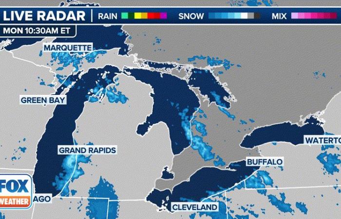 Une tempête de neige à effet de lac déverse plus de 5 pieds de neige sur les Grands Lacs, paralysant les déplacements