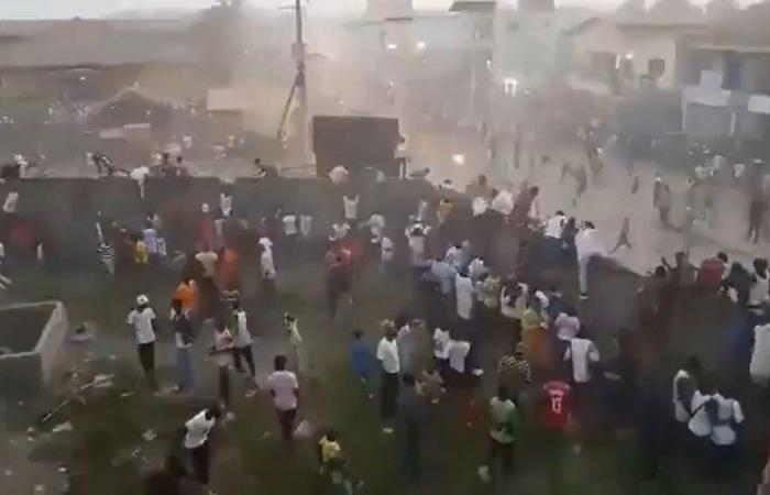 Des « manifestations de mécontentement » avec des « jets de pierres » font une cinquantaine de morts en marge d’un match de football en Guinée