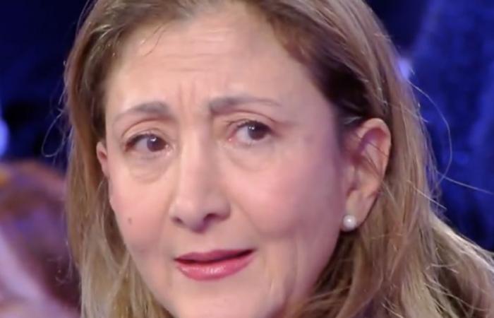 En larmes, l’ex-otage Ingrid Betancourt raconte dans « Face à Hanouna » comment elle a appris la mort de son père