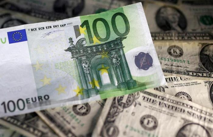 Face à la menace d’effondrement du gouvernement, l’euro perd 1% face au dollar