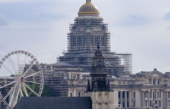 Une créature terrifiante si établie par la Place Poelaert