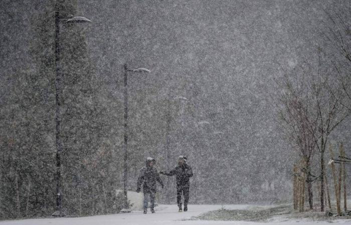 D’importantes chutes de neige sur le nord de la Colombie-Britannique se transforment en pluie verglaçante