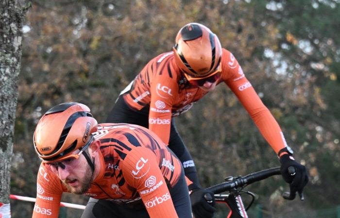 William Millat devant son frère Adrien sur les hauteurs du Creusot