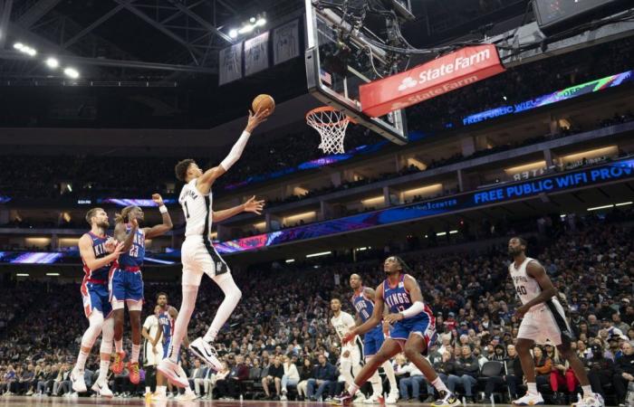 Victor Wembanyama se délecte de la passe et claque son premier triple-double depuis février pour punir les Kings