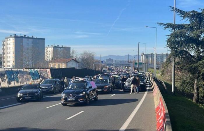 Manifestation massive contre les taxis, suivez les blocages/perturbations