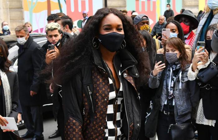 Venus Williams opte pour des classiques avec des escarpins noirs brillants aux Fashion Awards 2024 à Londres