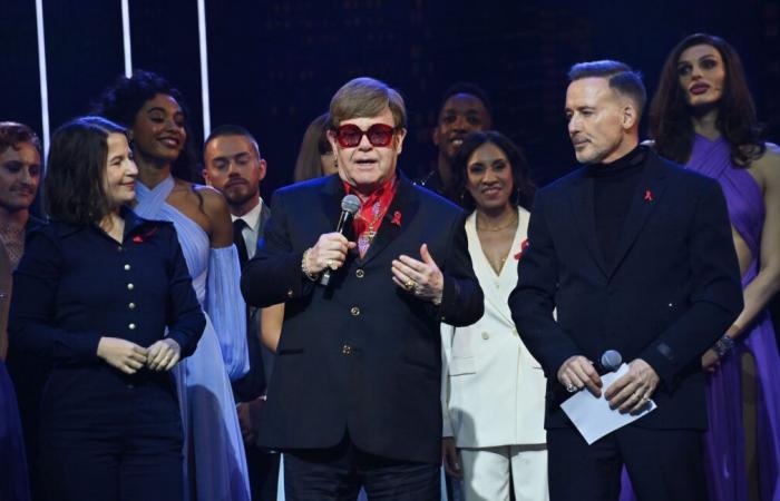 Elton John révèle qu’il est devenu aveugle à cause d’une infection contractée en France