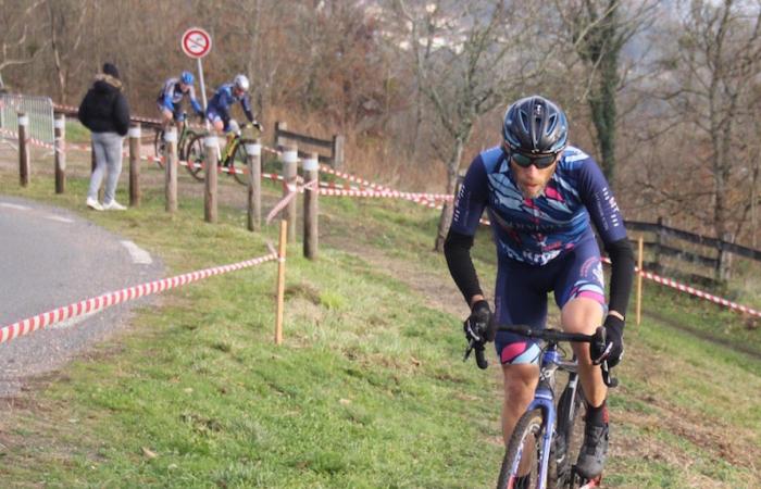 William Millat devant son frère Adrien sur les hauteurs du Creusot