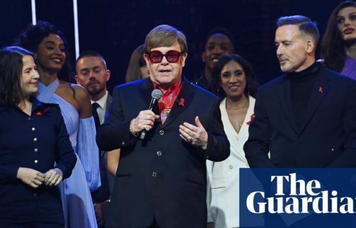 Elton John révèle qu’il ne peut pas regarder sa propre comédie musicale après avoir perdu la vue