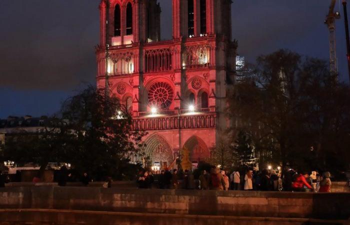 Quels sont les donateurs qui ont rendu possible la reconstruction de la cathédrale après l’incendie ?