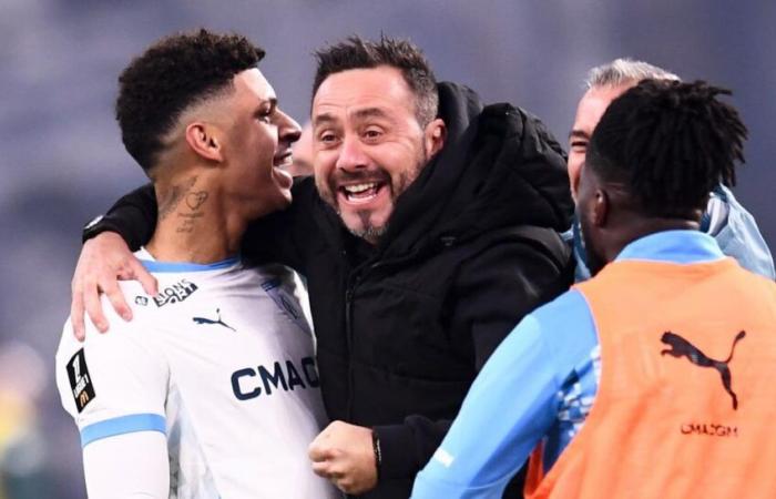 les deux joueurs salués par De Zerbi après la victoire