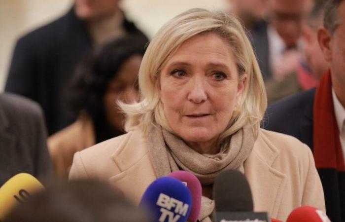 Le Pen confirme que le RN va déposer sa motion de censure et voter pour celle de la gauche