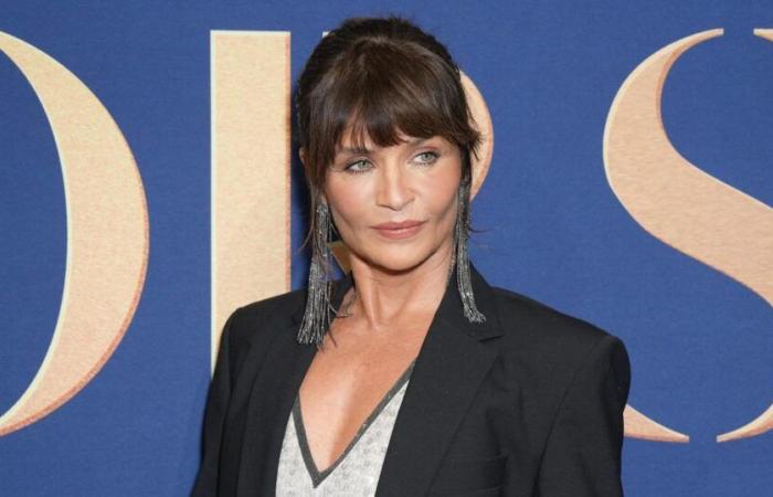 dans la vidéo, Helena Christensen plonge dans un lac gelé