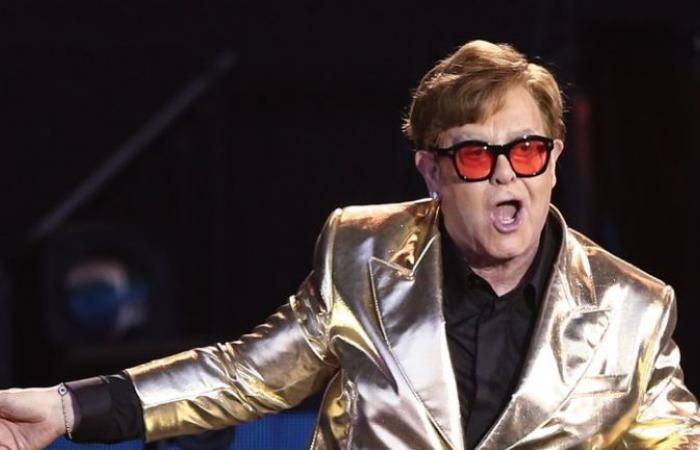 Suite à une infection oculaire, le chanteur britannique Elton John a annoncé qu’il était devenu aveugle