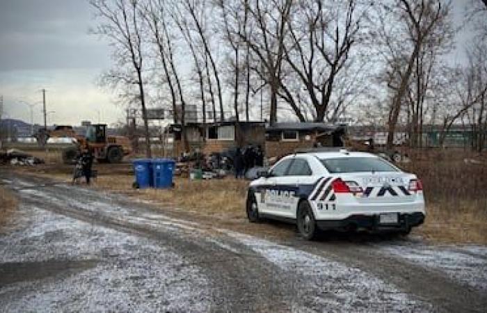 démantèlement partiel d’un camp de sans-abri à Longueuil