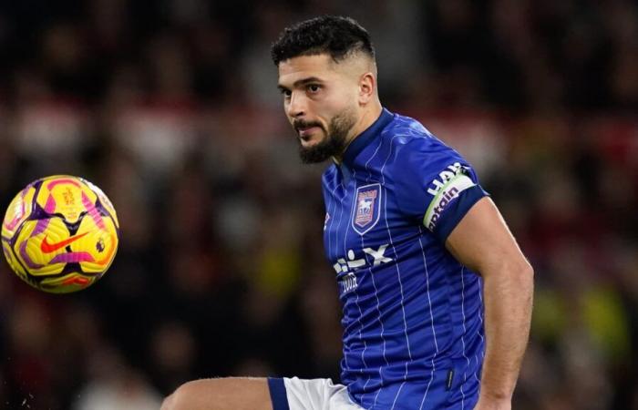 Le capitaine d’Ipswich Town a refusé de porter un brassard arc-en-ciel